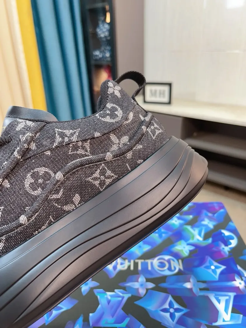 Men's men's shoes 💰560🌸🌸 LV style is novel and fashionable, the upper is made of imported cowhide + LV special materials! Super trendy design! It’s eye-catching! The leather is soft, delicate, shiny and translucent, showing the ultimate in pure handcraftsmanship, and the mesh is soft, comfortable and breathable! Size: 39-44 (38 45 customized)